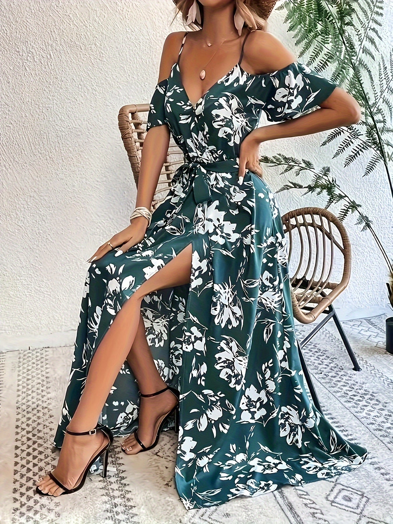 Maëlys bloemenjurk met blote schouders en delicate riem